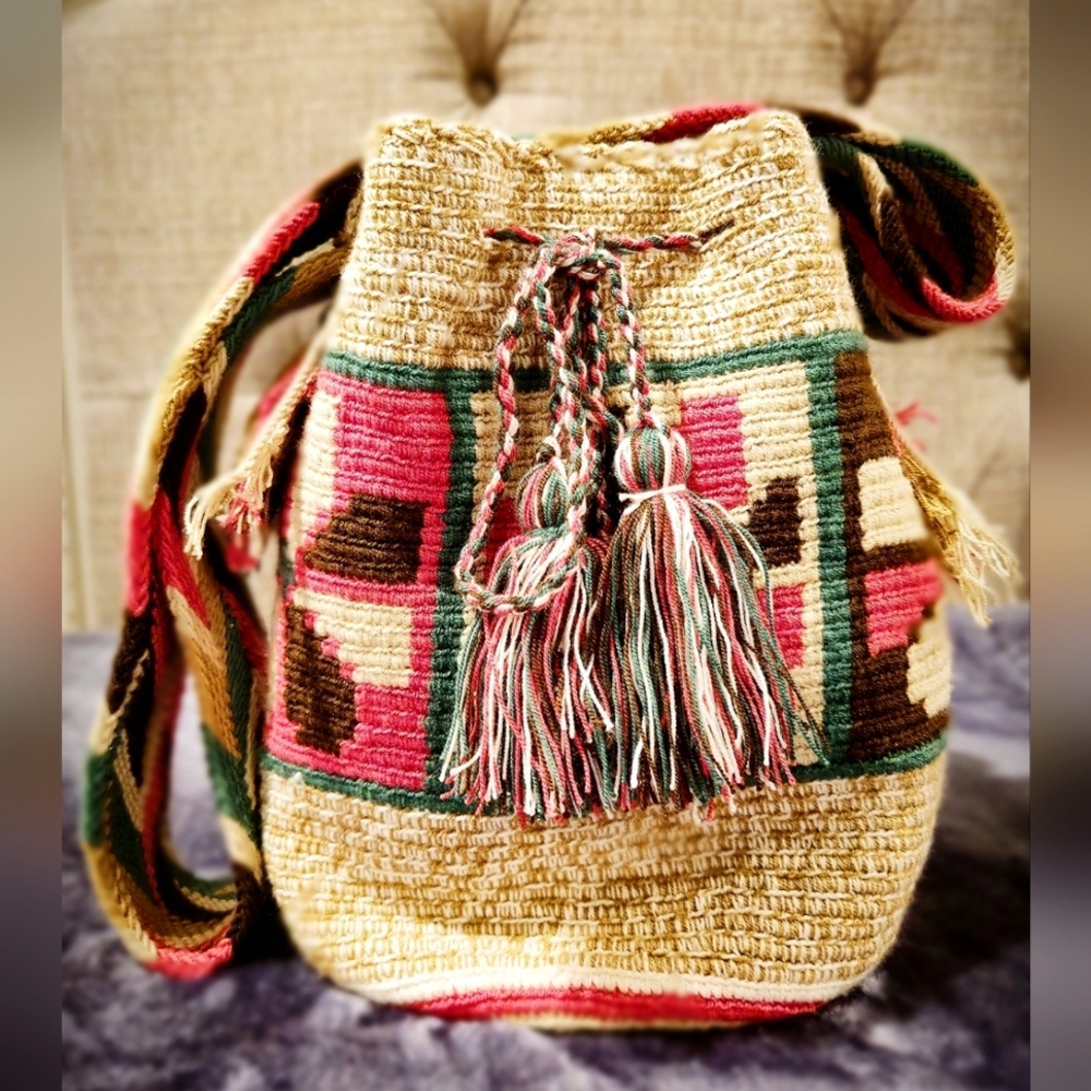 SOLD❗️Chic Colombian Mochila Crossbody -Shy N' Sheek Model + Tassel Closure
